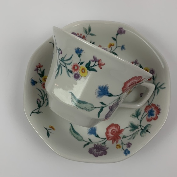 Laura Ashley teacup and saucer set - Picture 4 of 7